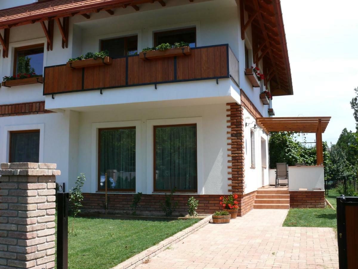 Sara Apartman Heviz Ngoại thất bức ảnh